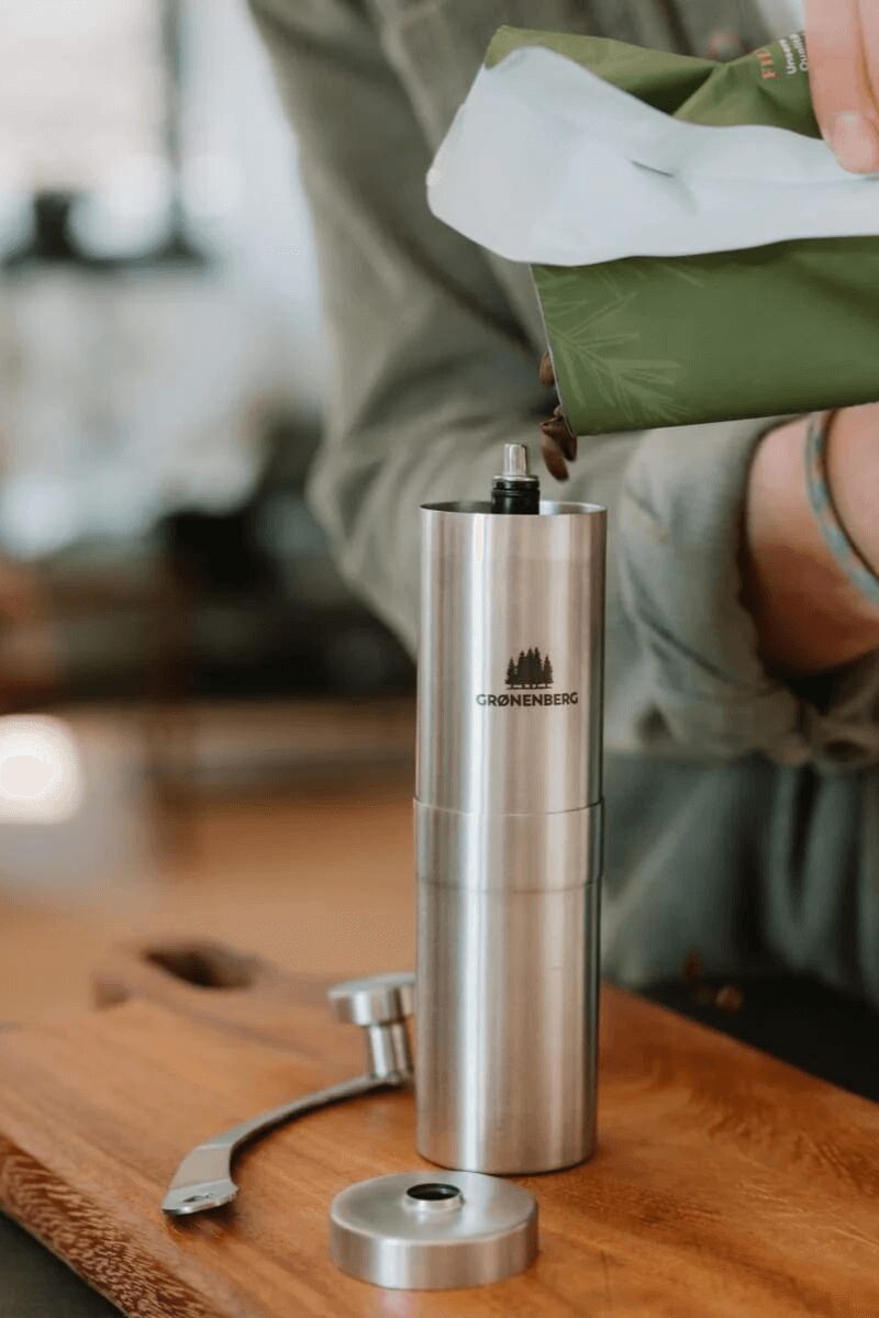 Manuelle Kaffeemühle von Gronenberg für perfekt gemahlenen Kaffee einfach zu befühlen