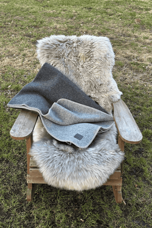 Fritz & Frei Wohlfühl-Set, Merino-Wolldecke und Schaffell L, für Camping, Sessel und Sofa