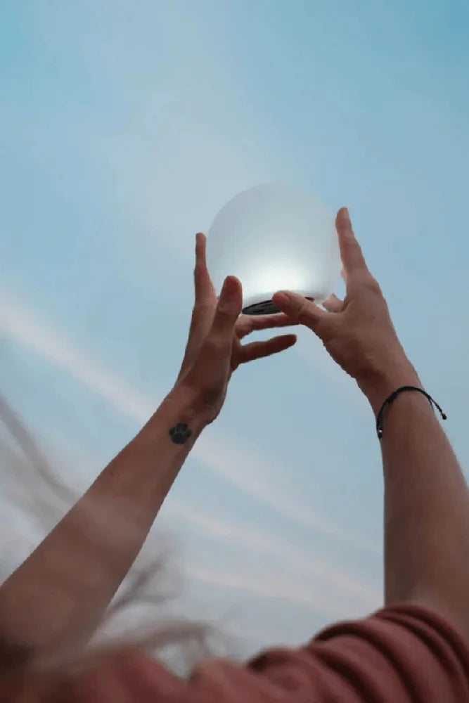 Campo Libre Leni Sphere Lampe fuer Vanlife und Zelt Beleuchtung im Outdoor Einsatz