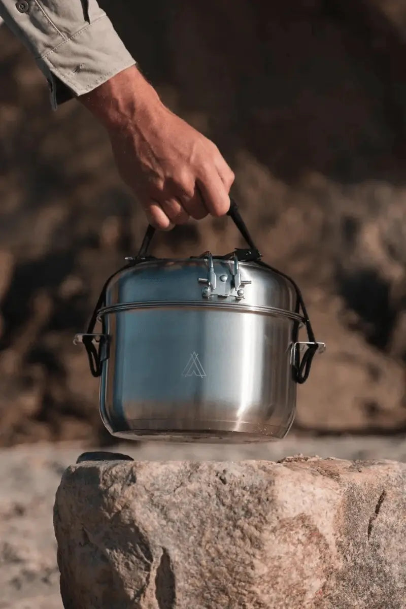 campolibre enzo xl kochset beim waldabenteuer outdoor kochen mit edelstahl set am Strand