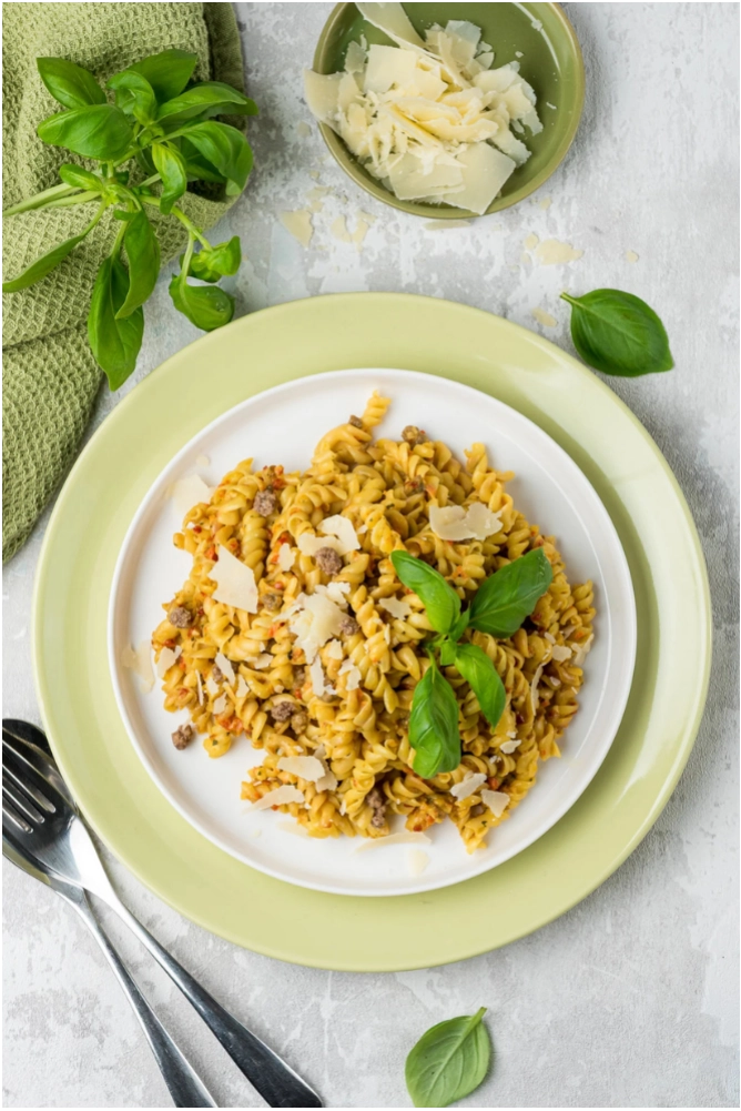 Cremige Pasta mit Rindfleisch von Food Force, 150 g Trekkingnahrung für Camping, Wandern und Outdoor-Abenteuer