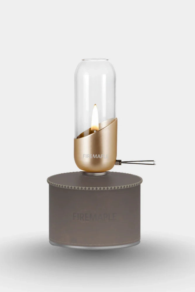 Fire Maple Gaslaterne orange freigestellt – kompakte Camping Lampe für Outdoor