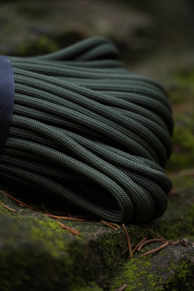 Detailansicht des Paracord 550 Typ III von Fritz & Frei – eng geflochtenes, strapazierfähiges Outdoor-Seil.