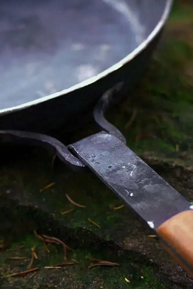 Fyreza Flexipan 30 cm Carbonstahlpfanne – robuste Bratpfanne für offenes Feuer und Herd