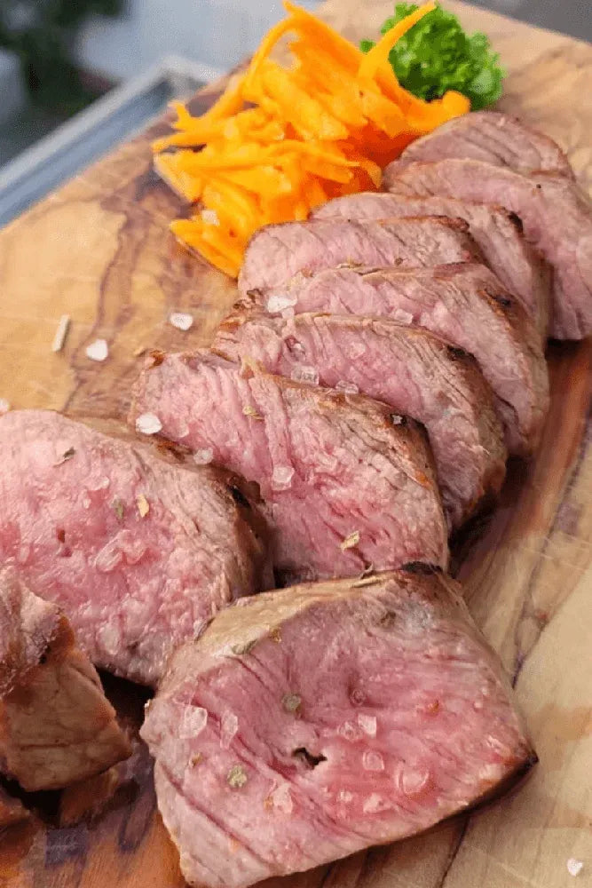 Porsti Flameboard Grillbrett aus Edelstahl und Eiche mit Grillgut beim BBQ und Outdoor Grillen