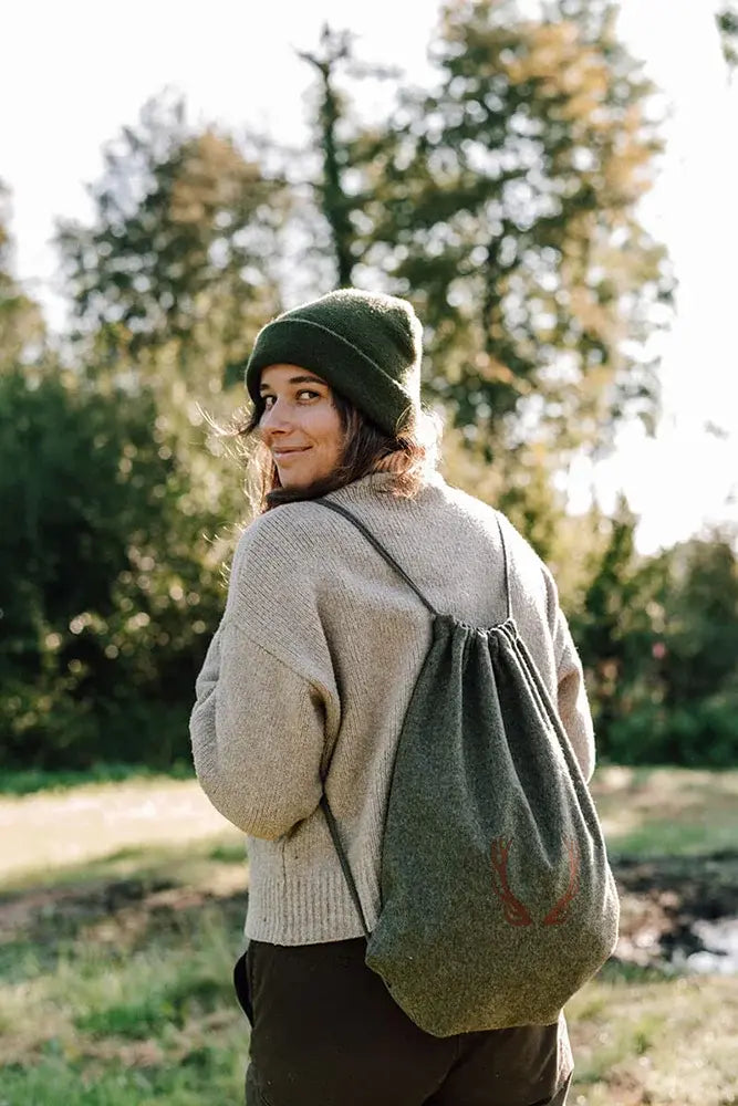 Hubertusloden Huberts Rucksackerl aus 100 Schafschurwolle als traditioneller Rucksack fuer Wanderungen