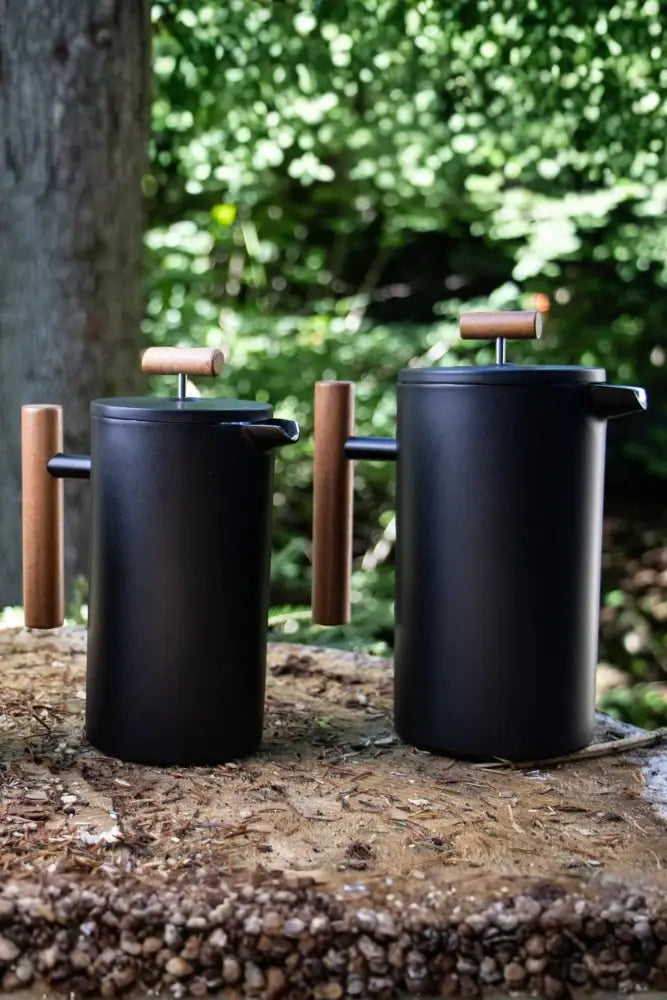 Lambda Coffee French Press aus Edelstahl mit Rhino Coating in zwei Groessen fuer Outdoor Camping und Vanlife Kaffee