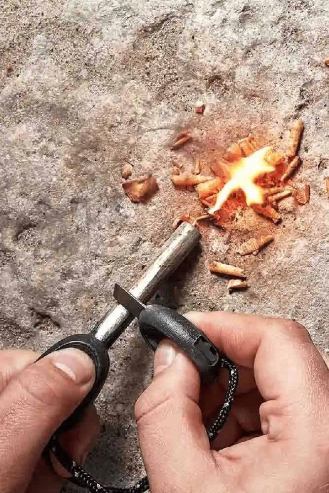 Light My Fire schwedischer 2in1 Army Feuerstahl robuster Feuerstahl fuer Camping und Wildnis