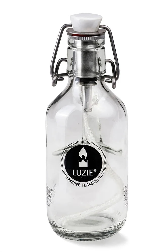 Luzie Oellampe Flaschenleuchte in stimmungsvoller Abendstimmung
