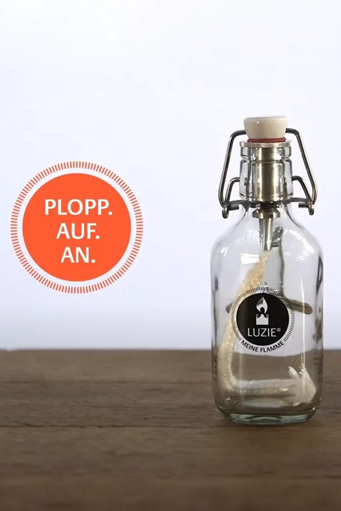 Luzie Oellampe Flaschenleuchte in stimmungsvoller Outdoor Szene