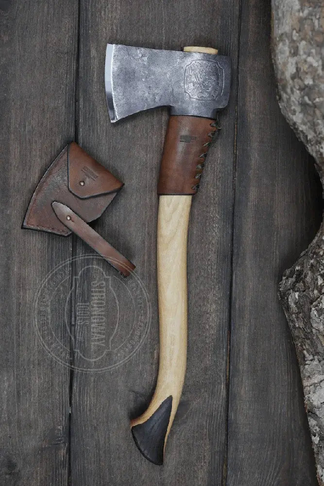 Strongway Tools Bushcraft Axt mit Knauf kompakte und kraftvolle Axt fuer Wildniscamps