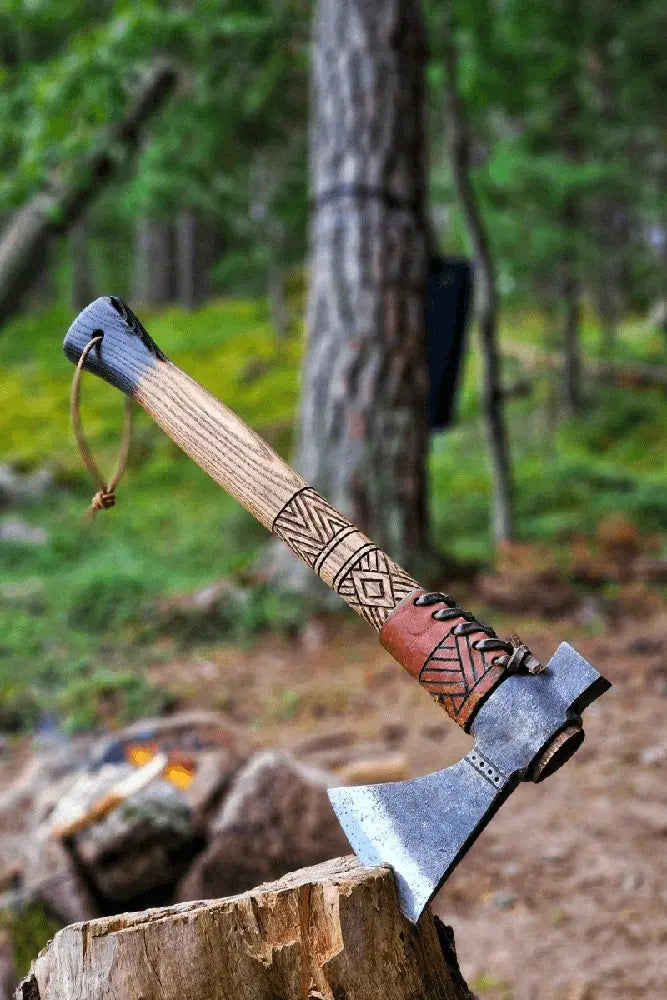 Strongway Tools Tomahawk Axt kompakte Axt fuer Vanlife und Backcountry Trips