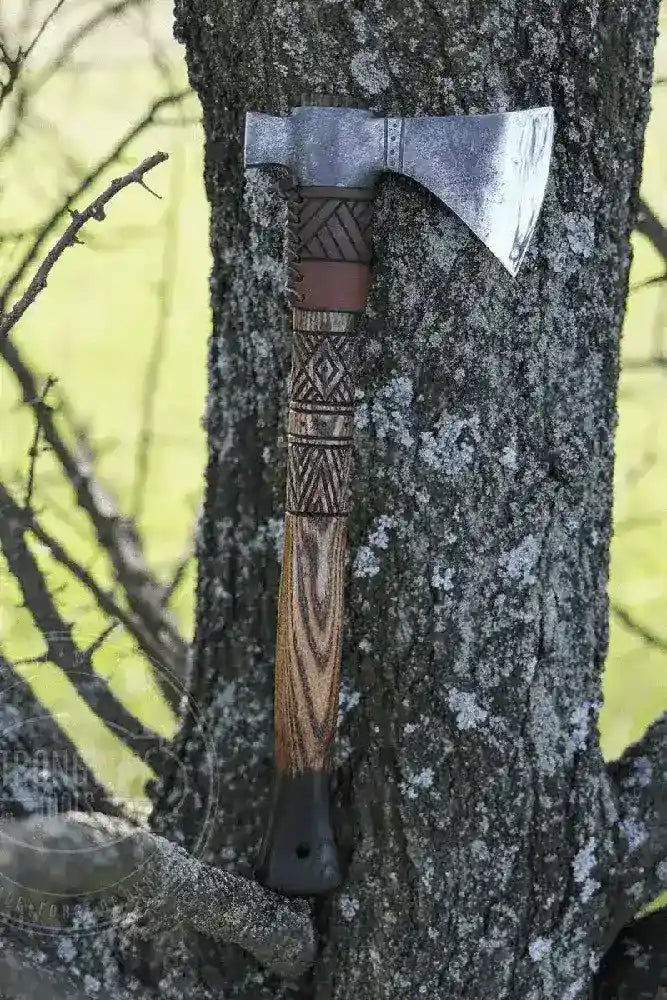 Strongway Tools Tomahawk Axt multifunktionale Axt fuer Camping und Forest Skills
