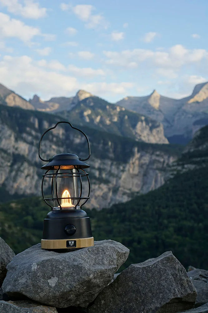 Vickywood Woody Lantern Campinglampe dimmbar im Vanlife Einsatz
