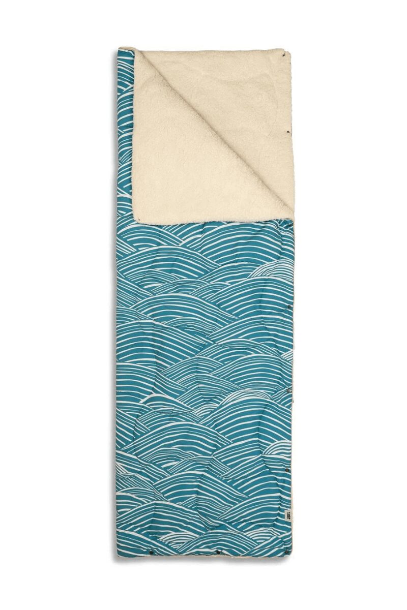 Campingdecke WANDA Sherpa von Campo Libre Blue lagoon Freisteller Schlafsack