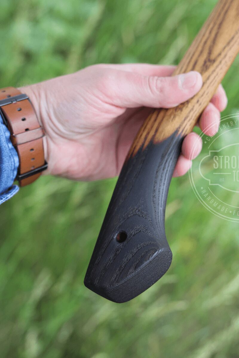 Handliche Axt mit Ornament von Stongway Tools mit Lederscheide Griff