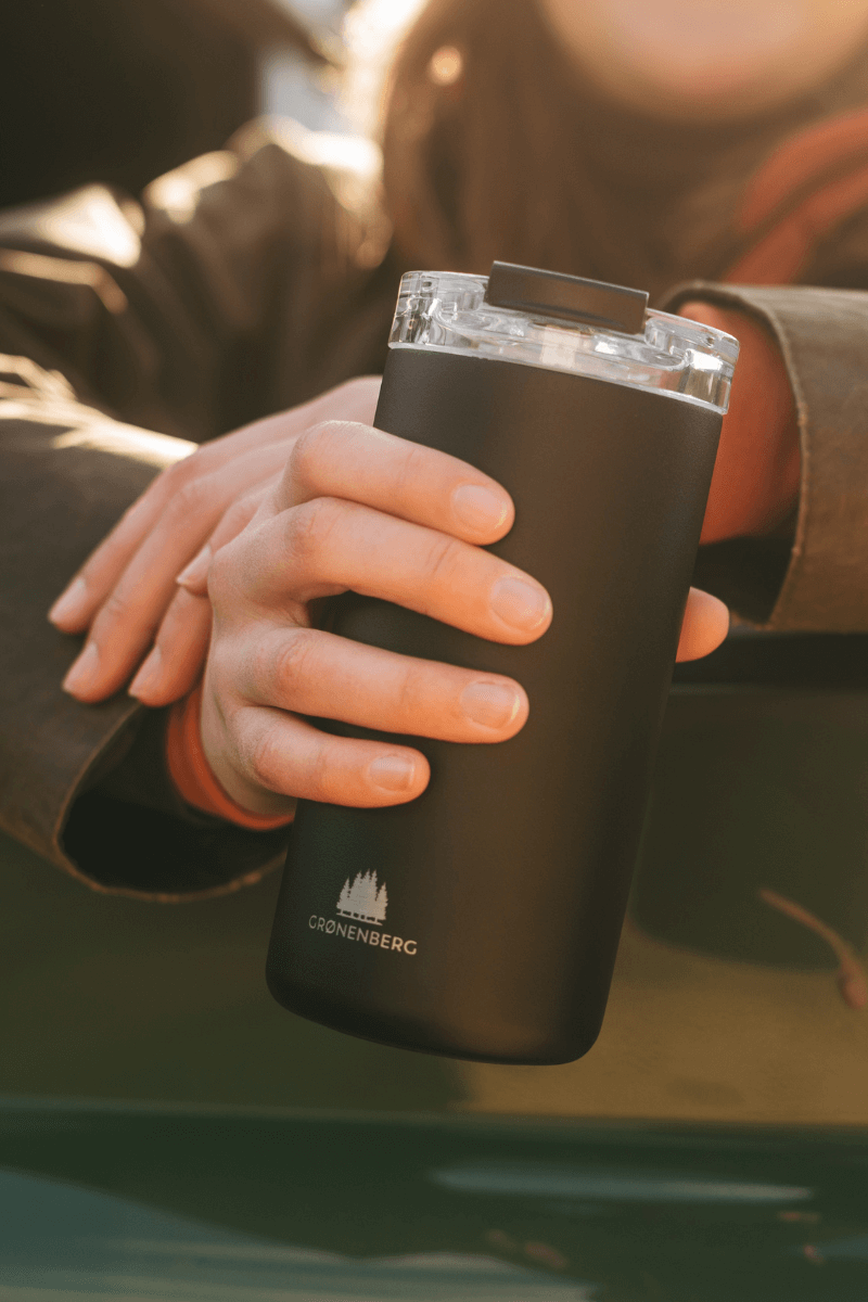 Thermobecher aus recyceltem Edelstahl von Gronenberg in schwarz