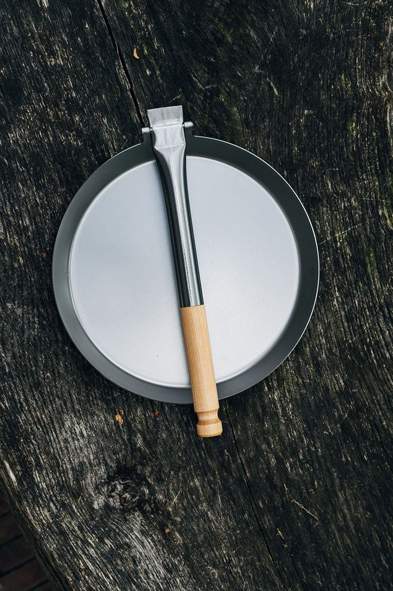 Outdoor Küche Jägerpfanne Original 21 CM Durchmesser von Stabilotherm mit Holzgriff klappbar