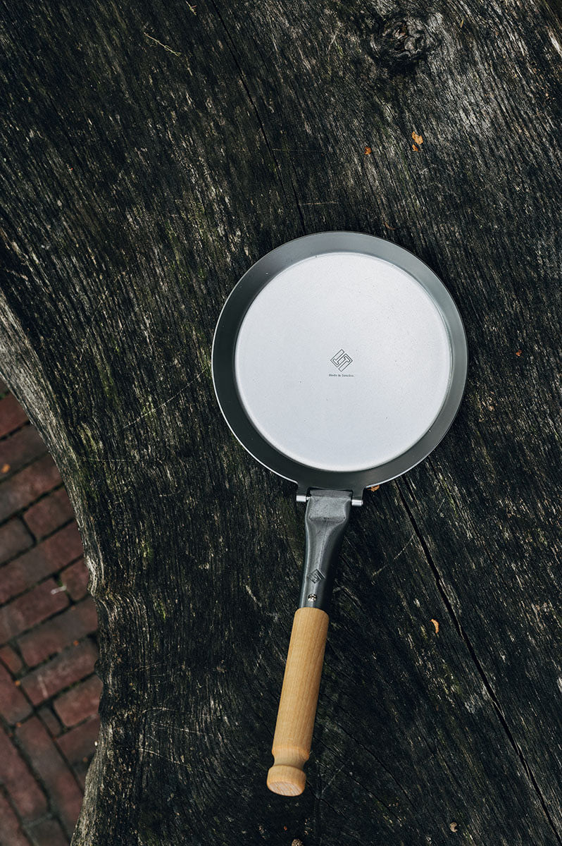 Outdoor Cooking Stabilotherm Jägerpfanne Original 21 CM Durchmesser mit Holzgriff klappbar