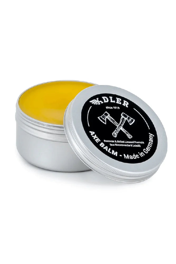 Adler Axt Balsam Inhalt im Detail als Nahaufnahme fuer Pflege von Holz und Werkzeug