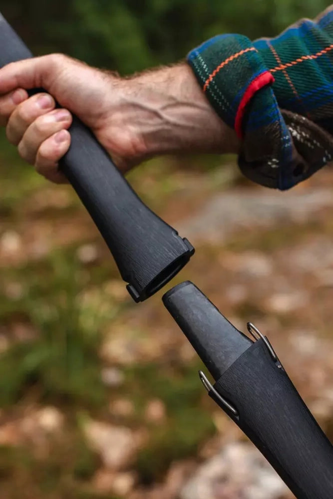 AGAWA ADK26 Forstaxt im Outdoor-Einsatz im Wald beim Bushcraften