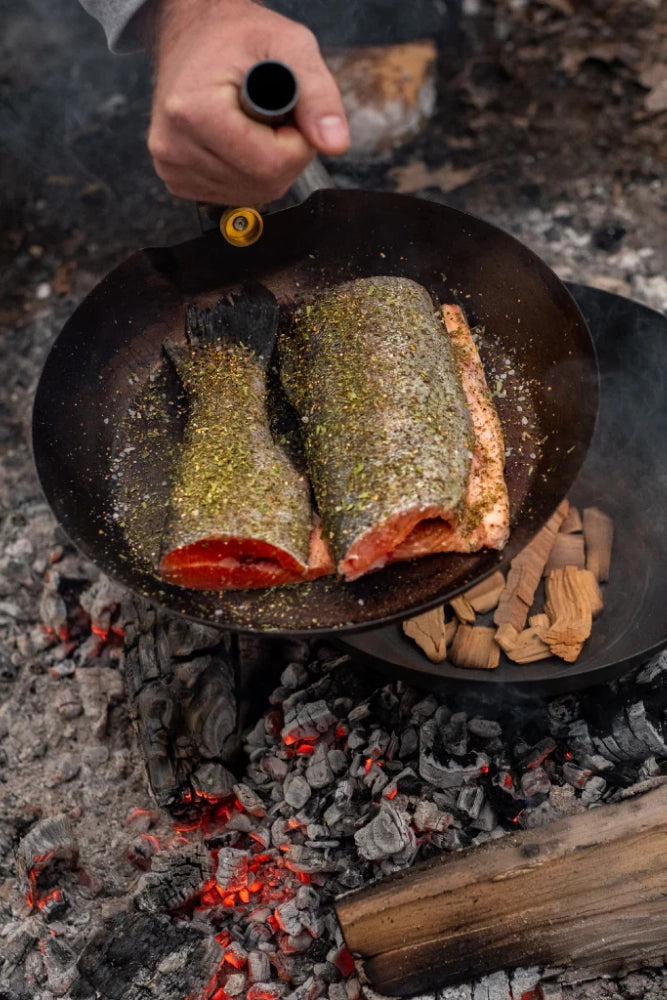 AGAWA CARBONTRAIL12 Kochset Fisch braten am Lagerfeuer