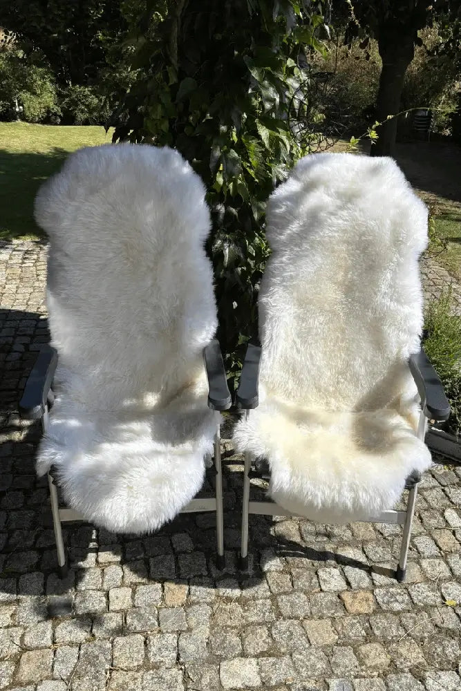 Angebot: Zwei Merino-Felle L in Naturweiß von Fritz & Frei – naturbelassene Schaffelle im Doppel-Set