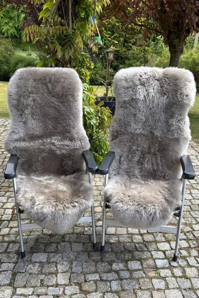 Angebot: Zwei Merino-Felle L in Platingrau von Fritz & Frei – naturbelassene Schaffelle im Doppel-Set