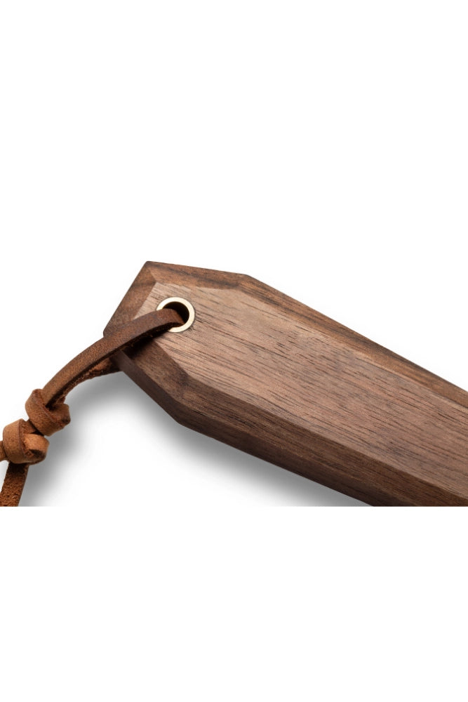 Holzgriff des Antonini ELK Outdoormessers im Detail, freigestellt