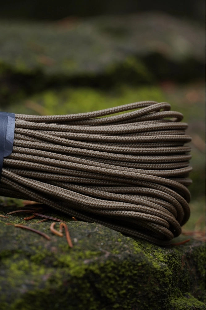Detailansicht des Atwood 275 Tactical Paracord in Coyote – eng geflochtenes, strapazierfähiges Outdoor-Seil.