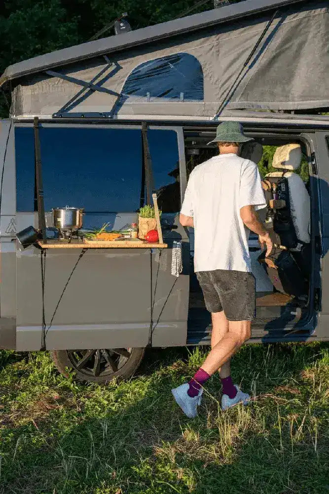 Campo Libre Haengetisch FRED aufgehaengt im Camping Einsatz