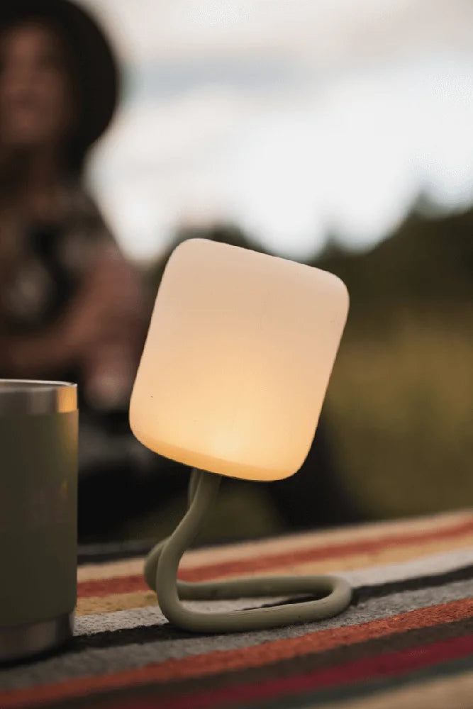 Campo Libre Leni Silikon Lampe im Outdoor Einsatz fuer Camping und Garten