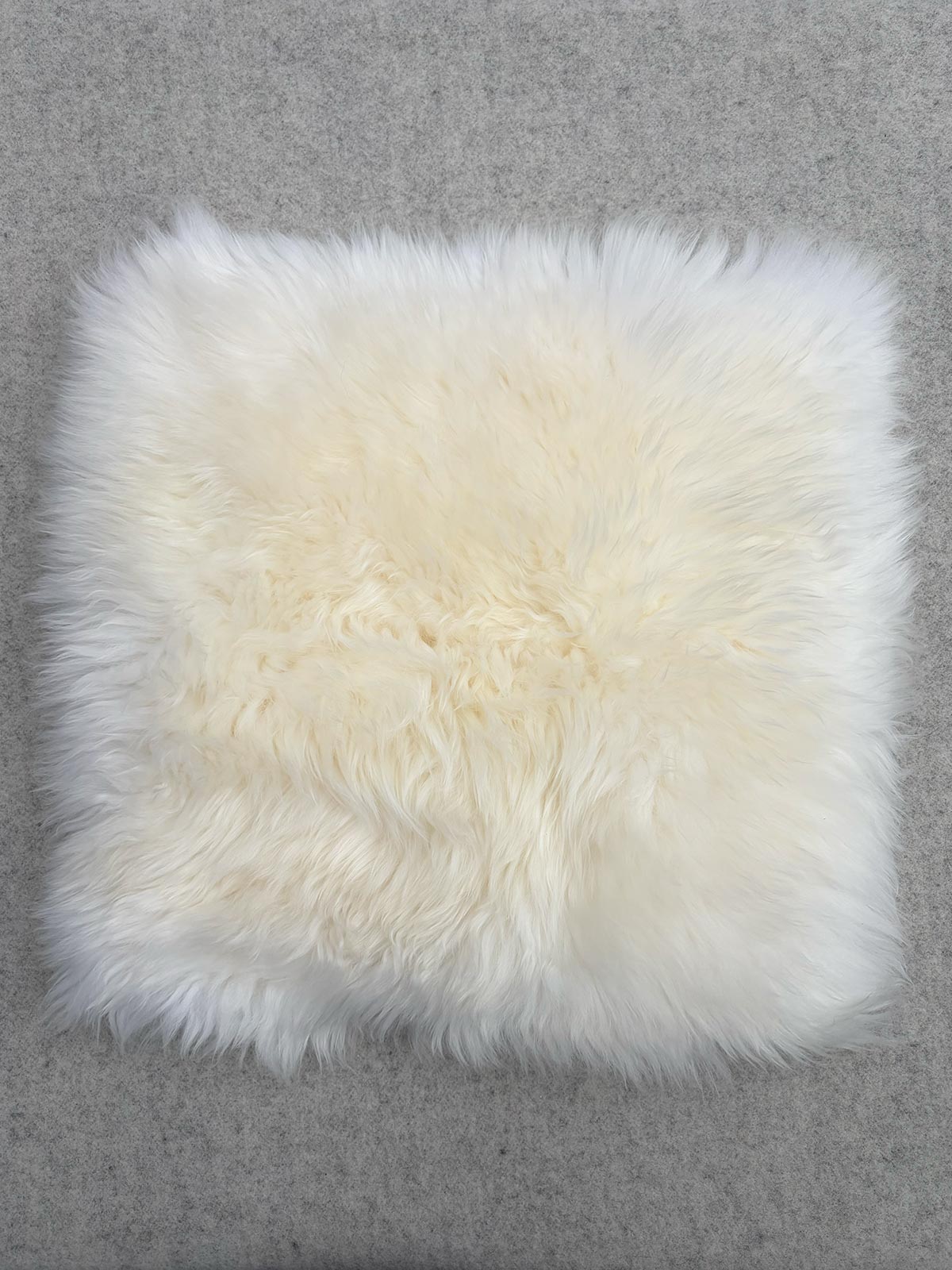Schaffell-Sitzauflage eckig, 35 x 35 cm, in Naturweiß, Produktfoto