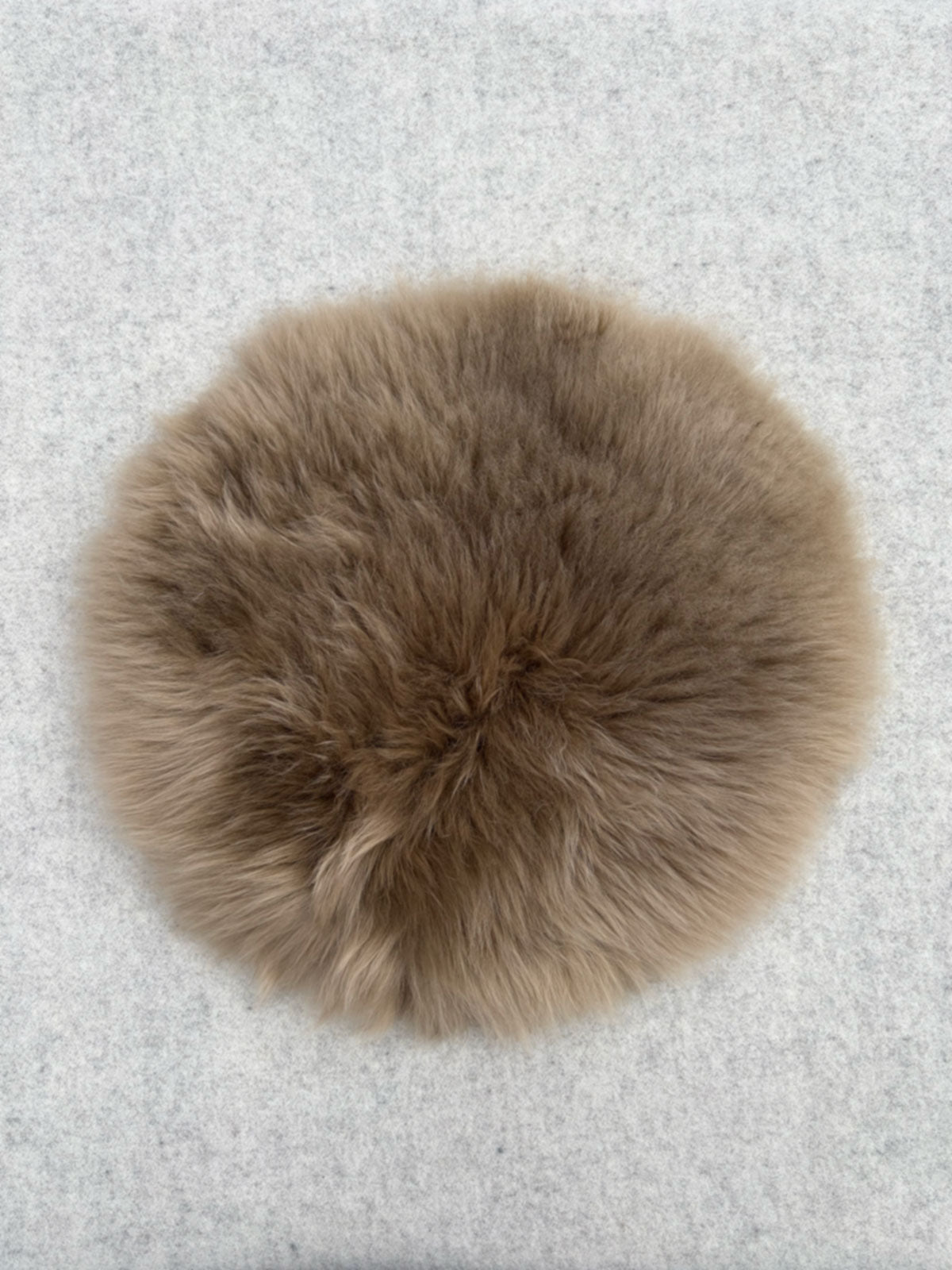 Schaffell-Sitzauflage rund, Ø 35 cm, in Taupe, Produktfoto
