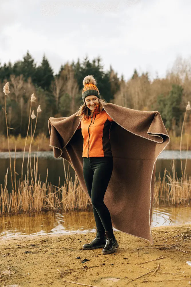 Geniesser Bundle Merino Wolldecke und Fell L beim Picknick Outdoor