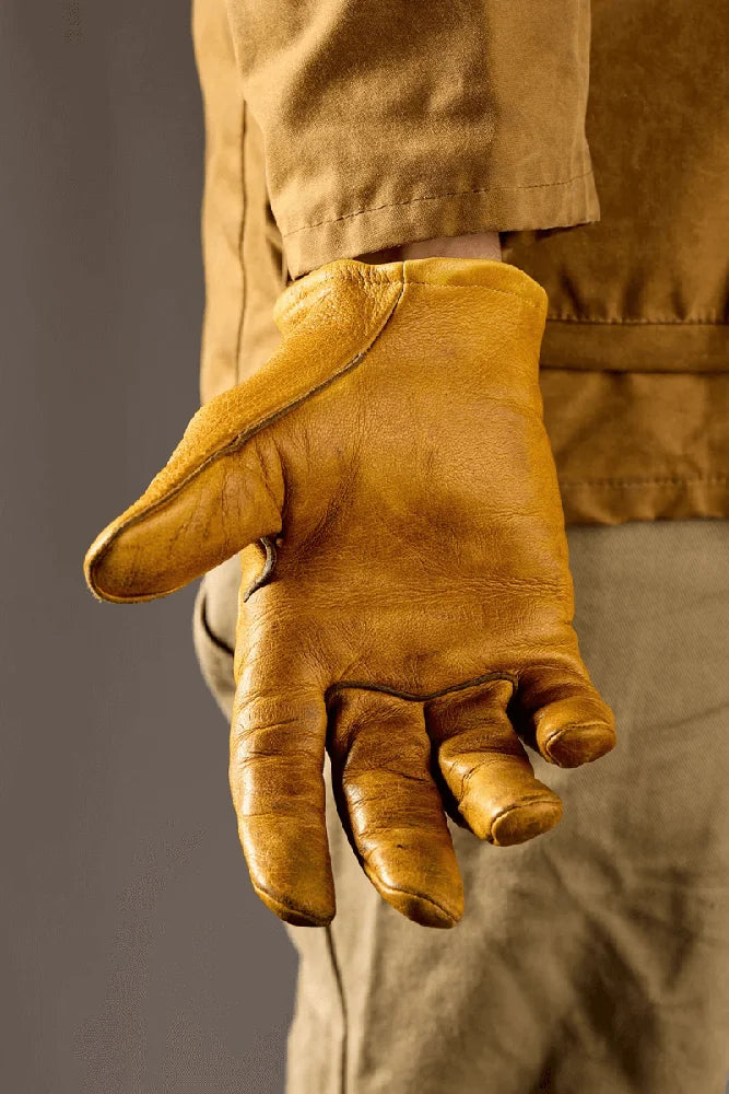 Gjoera Handschuhe im Bushcraft Einsatz fuer Outdoor Arbeiten und Natur