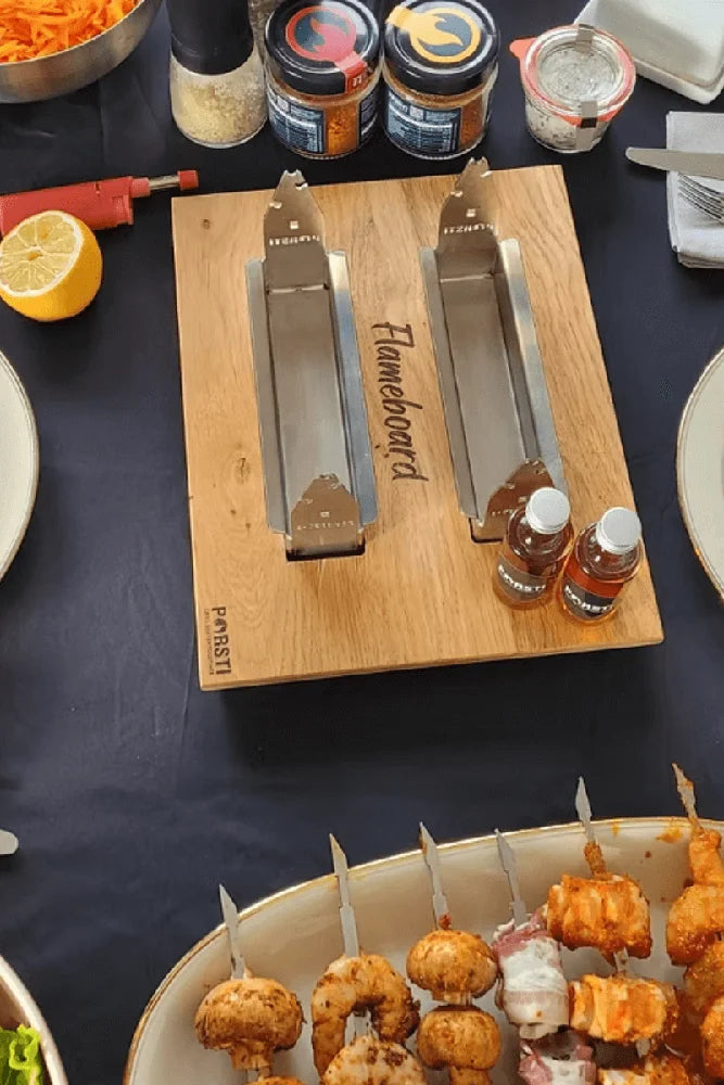 Porsti Flameboard Grillbrett aus Edelstahl und Eiche im Einsatz in der Outdoor Kueche beim Grillen und BBQ