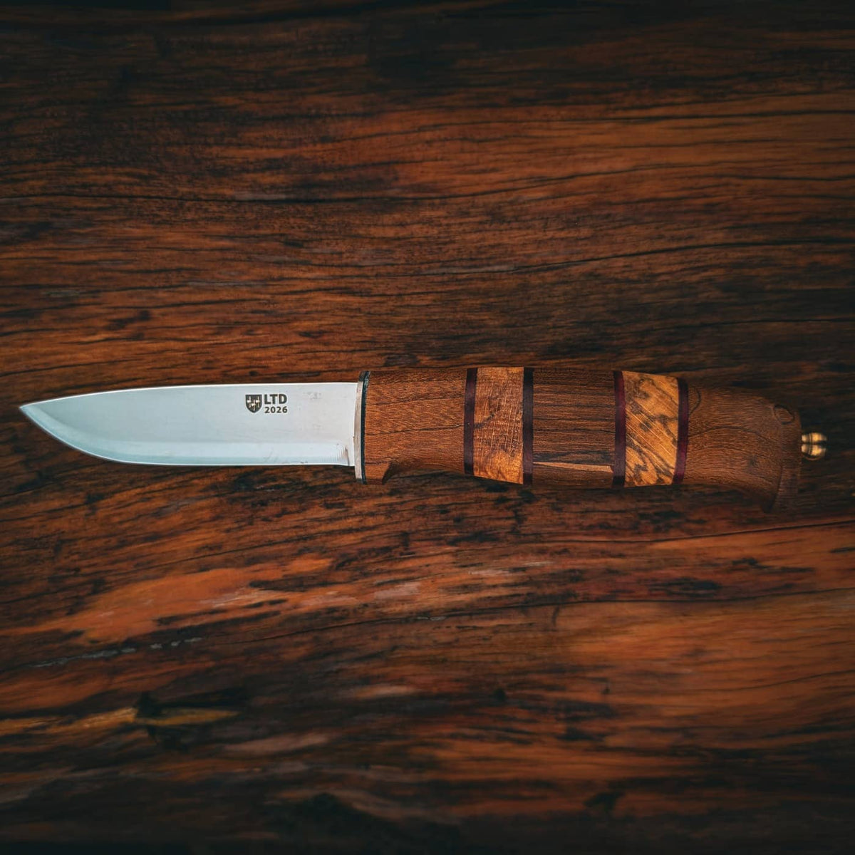 HELLE Harding Rubin 2026 Limited Edition Outdoor-Messer in natürlicher Umgebung