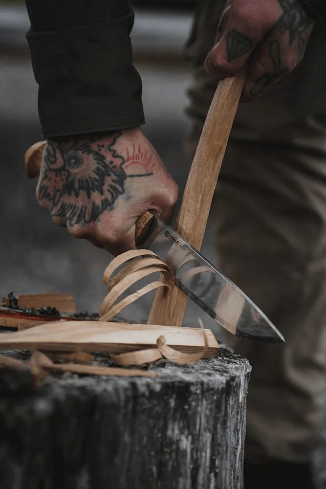 Helle Nord Bushcraftmesser hochwertiges Messer fuer Holzarbeiten und Lagerplatz