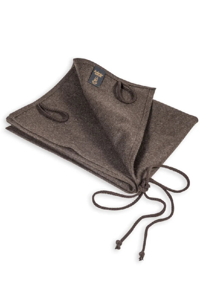 Hubertusloden Allrounddecke aus Loden als Freisteller fuer Jagd Outdoor und Camping