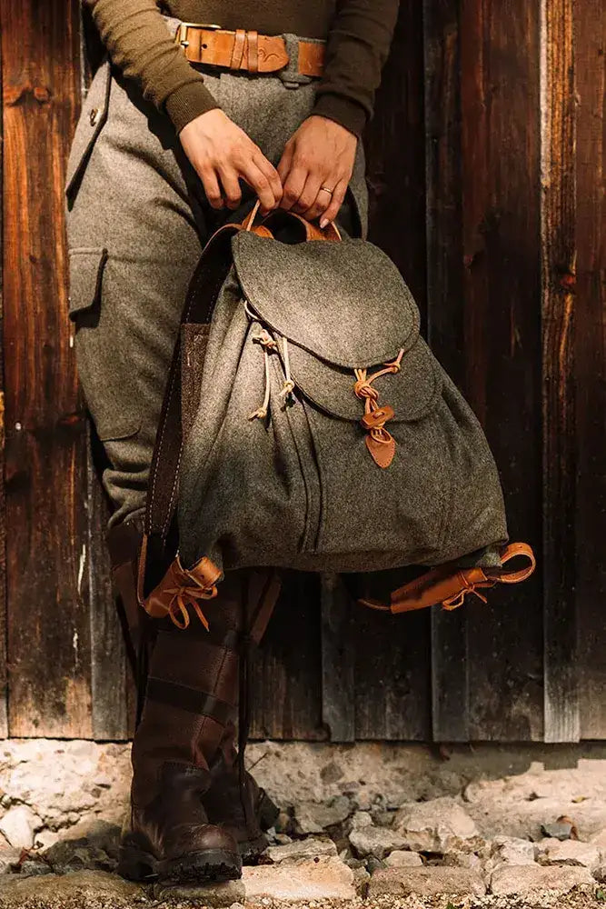 Hubertusloden Lodenrucksack Standard Superiorloden aus 100 Schafschurwolle klassischer Rucksack fuer Wandern und Alltag