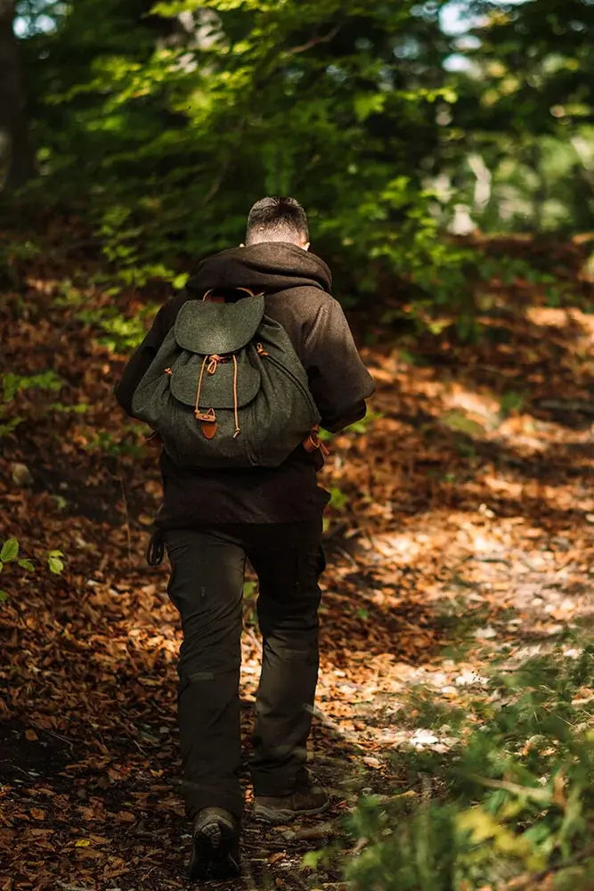 Hubertusloden Lodenrucksack Standard Superiorloden aus 100 Schafschurwolle traditionelles Design mit hohem Tragekomfort