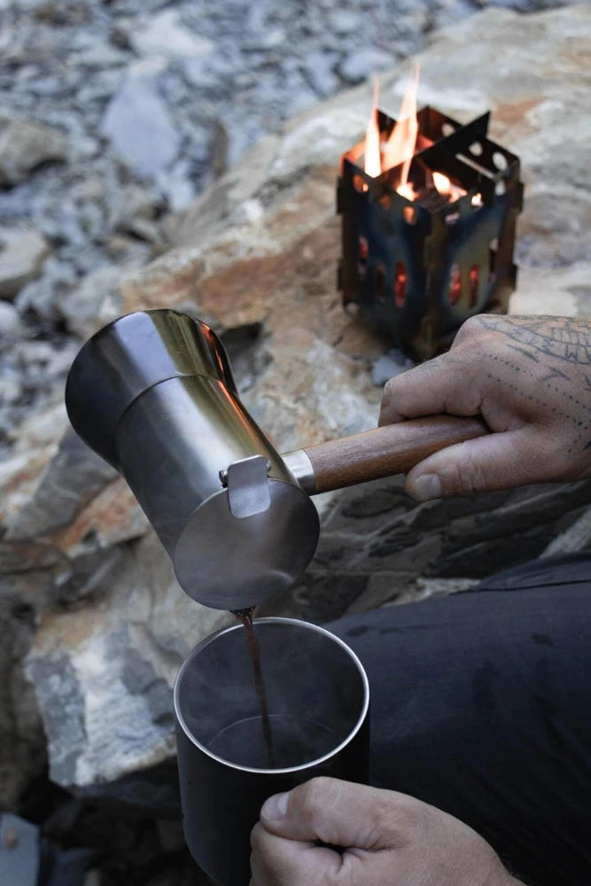 Lambda Coffee Espressokocher aus Edelstahl fuer 2 Tassen im Outdoor Einsatz beim Camping und Vanlife