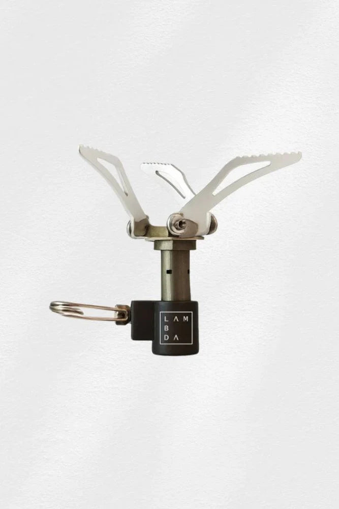Lambda Coffee Gaskocher Fuoco Mini als Freisteller – kompakter Outdoor-Gaskocher für Camping, Reisen & Vanlife
