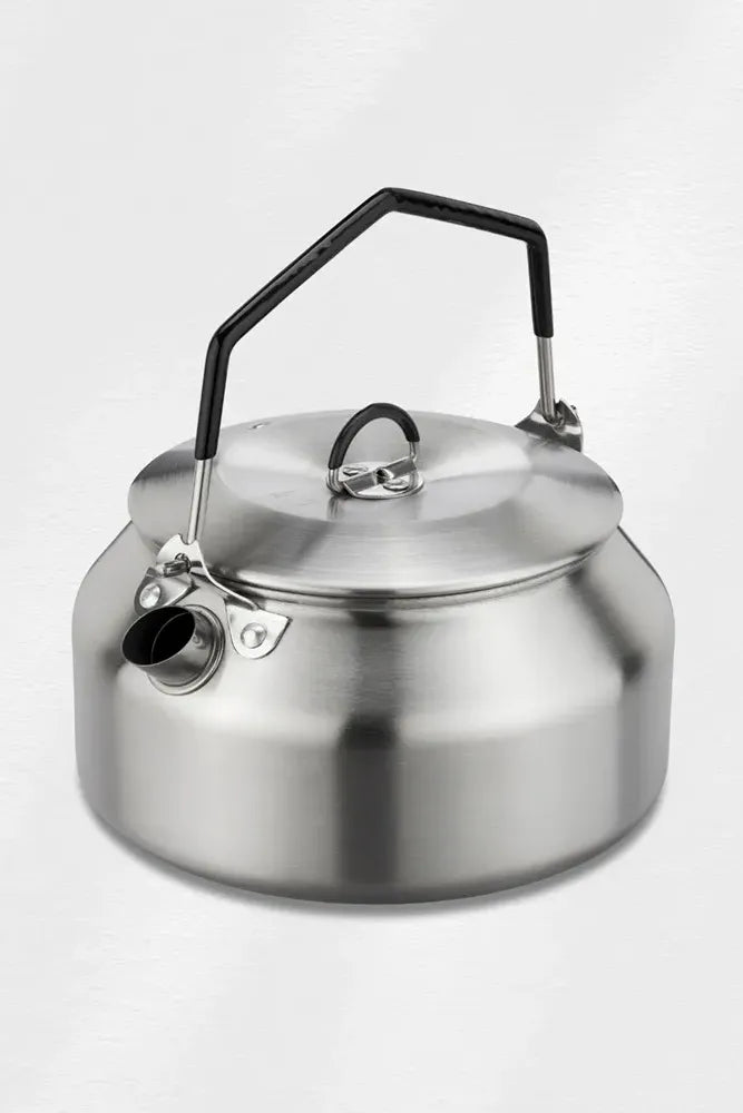 Lambda Coffee Wasserkessel Geysir 1 L aus Edelstahl – leichter & tragbarer Kaffeekessel im Freisteller für Camping & Outdoor