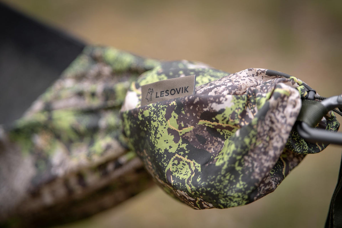 Detail der LESOVIK DRAKA FARBA F2.1 Hängematte mit LESOVIK Logo