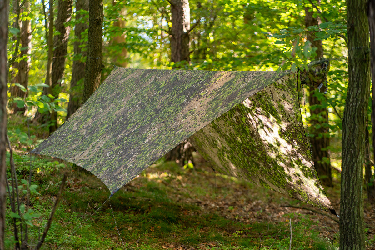 LESOVIK HEKSA FARBA F2.1 Tarp mit Terskog Tarnmuster im Mischwald