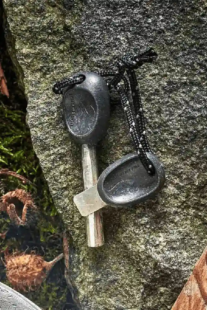 Light My Fire schwedischer 2in1 Army Feuerstahl kompakter Feuerstarter fuer Rucksack und Vanlife