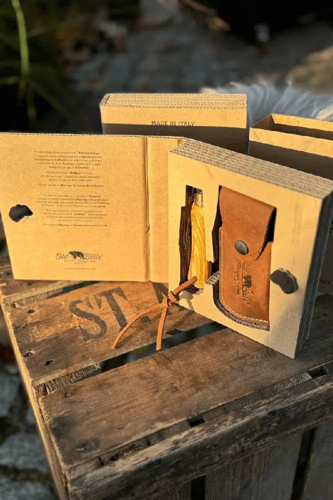 Old Bear Geschenkbox Klappmesser Lederetui stilvolle Geschenkidee fuer Outdoor Fans