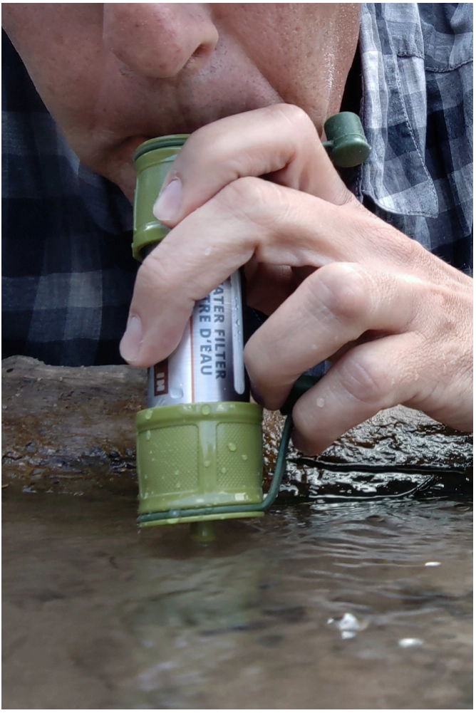 Origin Outdoors Wasserfilter in Benutzung